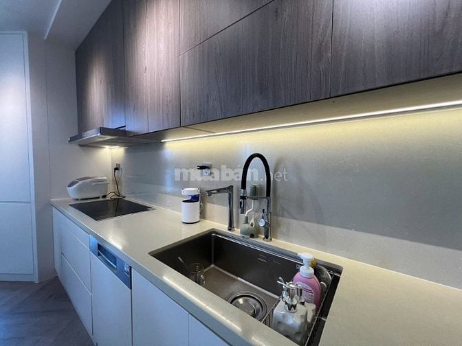 Bán chung cư Trung Yên plaza, Diện tích: 115m2, 3pn, Giá: 9.8 tỷ