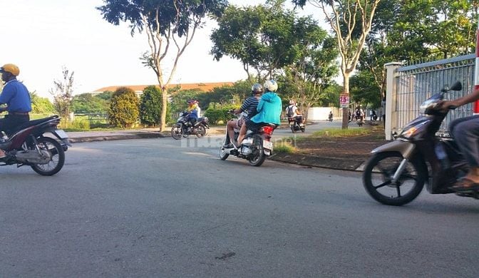 Mặt Bằng Kinh Doanh, Đường Rộng10m +Sát Ngã 3 tiện làm Văn phòng, Shop