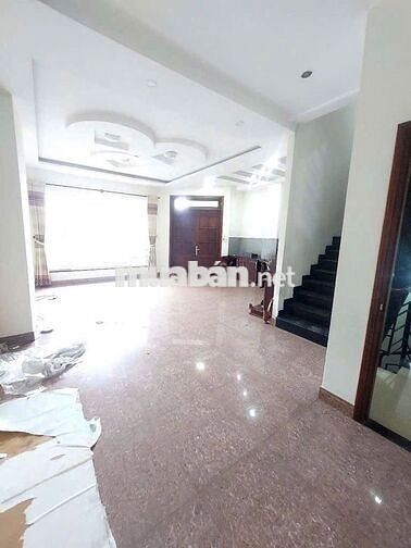 Cho Thuê Mặt Bằng Đường Cách Mạng Tháng 8, Quận 3 ( 7x18m - Rộng Rãi )