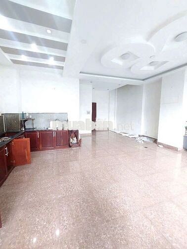 Cho Thuê Mặt Bằng Đường Cách Mạng Tháng 8, Quận 3 ( 7x18m - Rộng Rãi )