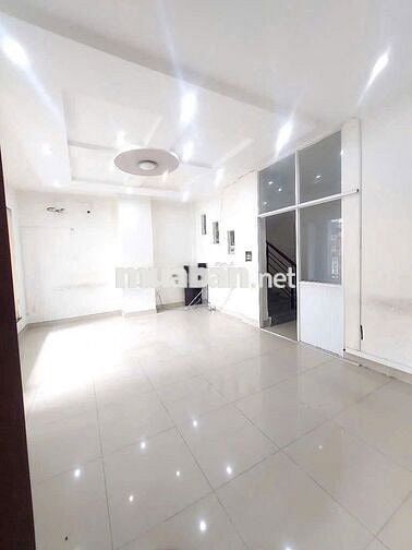 Cho Thuê Mặt Bằng Đường Cách Mạng Tháng 8, Quận 3 ( 7x18m - Rộng Rãi )