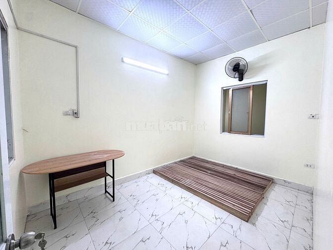 cần cho thuê căn tập thể tầng 4 , 4Pn, 2vs, đồ cơ bản, 15tr/ tháng