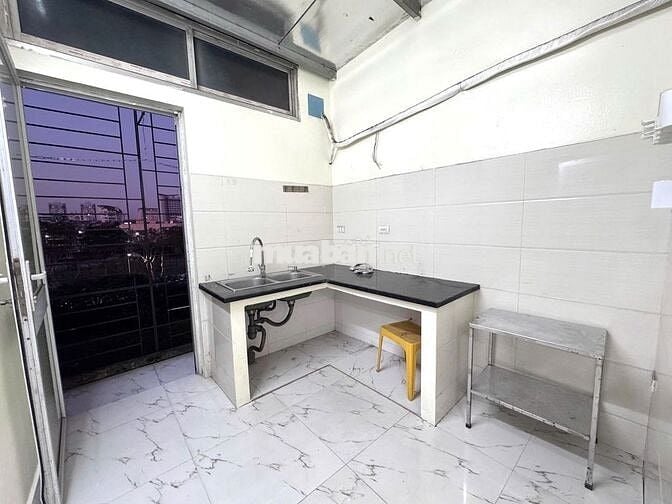 cần cho thuê căn tập thể tầng 4 , 4Pn, 2vs, đồ cơ bản, 15tr/ tháng