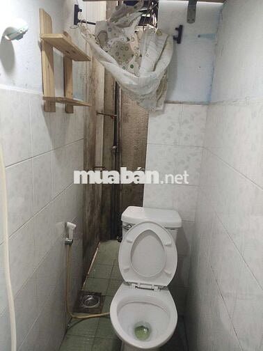 NHÀ NHỎ MẶT HẺM RIÊNG BIỆT 1 SẸT DỂ TÌM PH 1 NGƯỜI. CÓ ĐH ĐIỆN NƯỚC WC