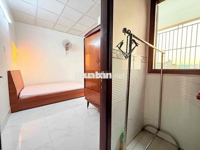 Phòng cửa sổ full nội thất mới giá rẻ Q10