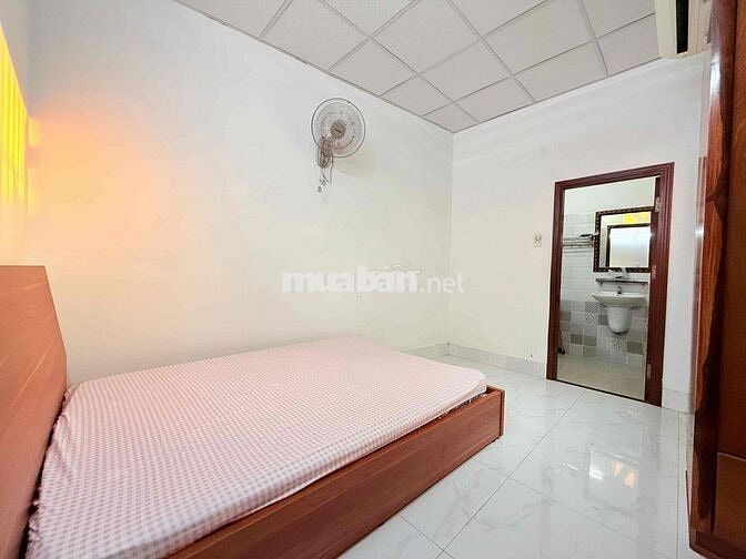 Phòng cửa sổ full nội thất mới giá rẻ Q10