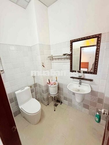 Phòng cửa sổ full nội thất mới giá rẻ Q10