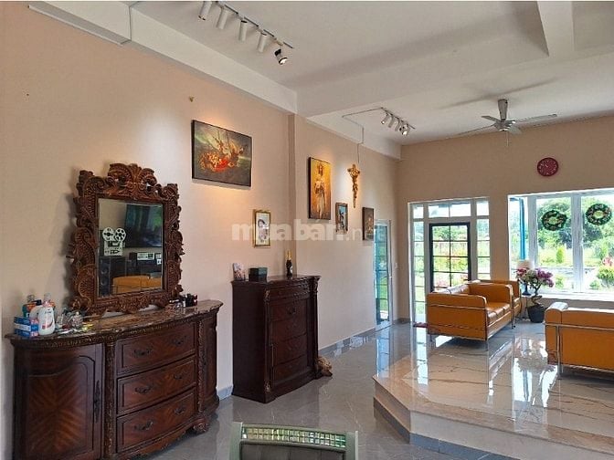 Mua đất có sẵn biệt thự sân vườn vừa xây dựng mới