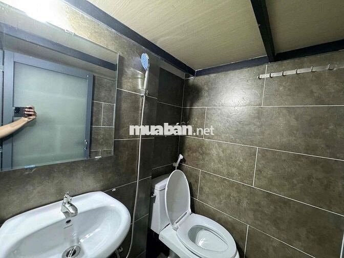 Địa chỉ:566  Nguyễn Thái Sơn P5  - Nội thất: máy lạnh, kệ bếp, TỦ LẠNH