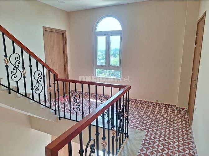 Mua đất có sẵn biệt thự sân vườn vừa xây dựng mới