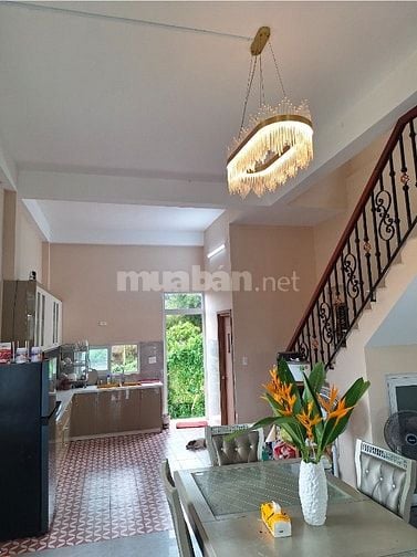 Mua đất có sẵn biệt thự sân vườn vừa xây dựng mới