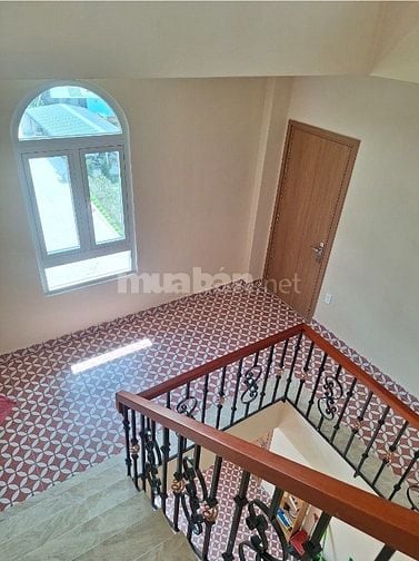 Mua đất có sẵn biệt thự sân vườn vừa xây dựng mới