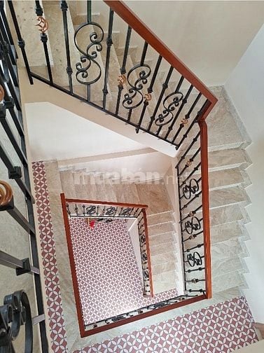 Mua đất có sẵn biệt thự sân vườn vừa xây dựng mới