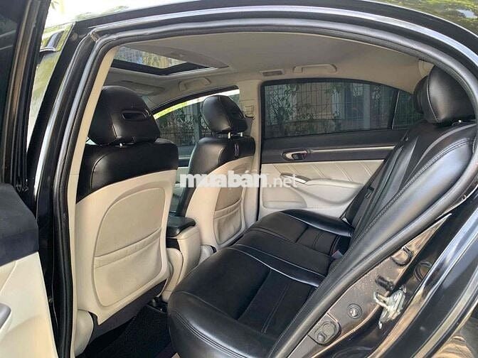 Honda civic dáng thể thao phiên bản đủ