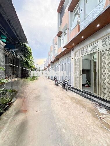 NHÀ 2 LẦU XÂY MỚI - HẺM 137 HOÀNG QUỐC VIỆT