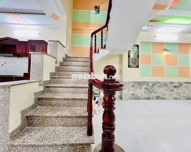 Nhà đẹp cho thuê 1 trệt 2 lầu, dt 5×16 có 4pn,4wc. Hẻm xe tải