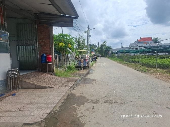 Nhà bán 700tr thổ cư 100% . Dt 178m . Cách Nhà Thờ Cái Mơn Lớn 2km 