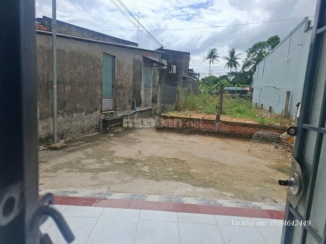 Nhà bán 700tr thổ cư 100% . Dt 178m . Cách Nhà Thờ Cái Mơn Lớn 2km 