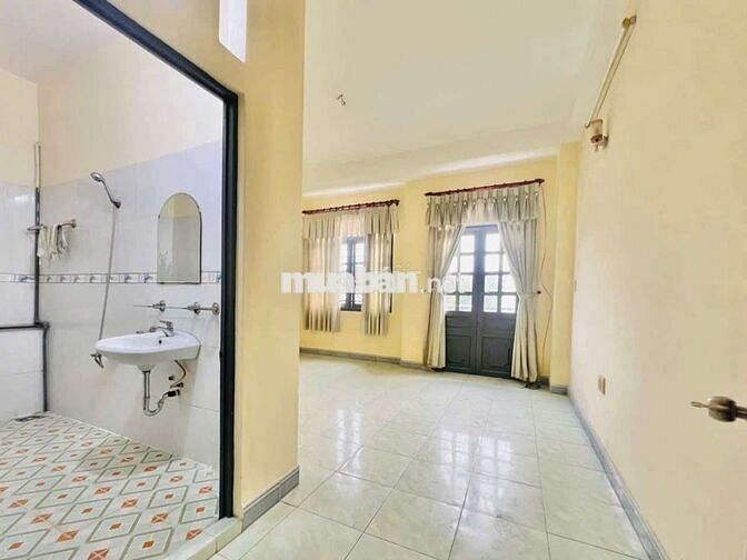 Nhà đẹp cho thuê 1 trệt 2 lầu, dt 5×16 có 4pn,4wc. Hẻm xe tải