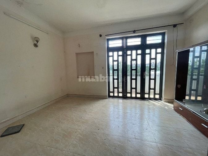 CHO THUÊ NHÀ VÀO Ở NGAY 1 TRỆT 2 LẦU 3PN 4WC, ĐƯỜNG 8, HẺM 652 Q13