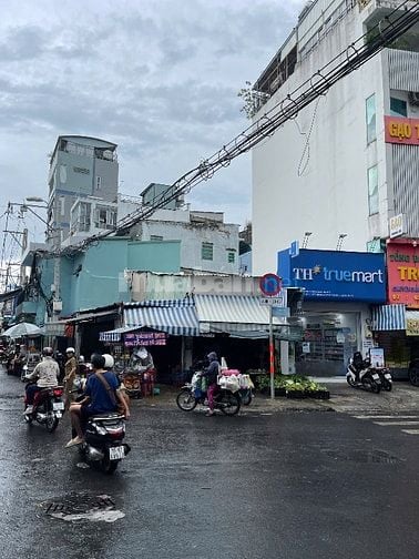 Bán nhà góc hai mặt tiền ngã tư đường lớn cho thuê giá cao 75tr/th