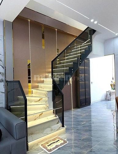Bán gấp nhà An Phú Đông, Q.12. (68m2) chỉ 1tỷ960, hẻm 6m, sổ riêng