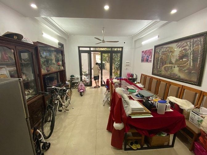 Cho thuê nhà trong khuôn viên biệt thự Pháp cổ mặt phố TRẦN QUỐC TOẢN