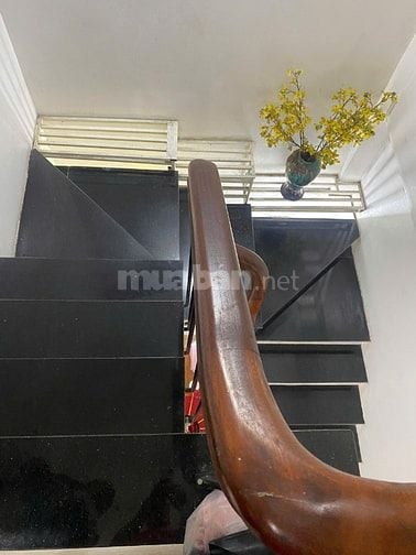 Cho thuê nhà trong khuôn viên biệt thự Pháp cổ mặt phố TRẦN QUỐC TOẢN