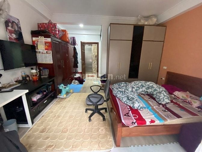 Cho thuê nhà trong khuôn viên biệt thự Pháp cổ mặt phố TRẦN QUỐC TOẢN