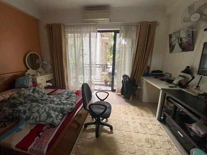 Cho thuê nhà trong khuôn viên biệt thự Pháp cổ mặt phố TRẦN QUỐC TOẢN