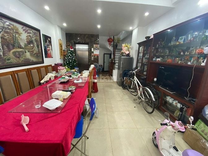 Cho thuê nhà trong khuôn viên biệt thự Pháp cổ mặt phố TRẦN QUỐC TOẢN