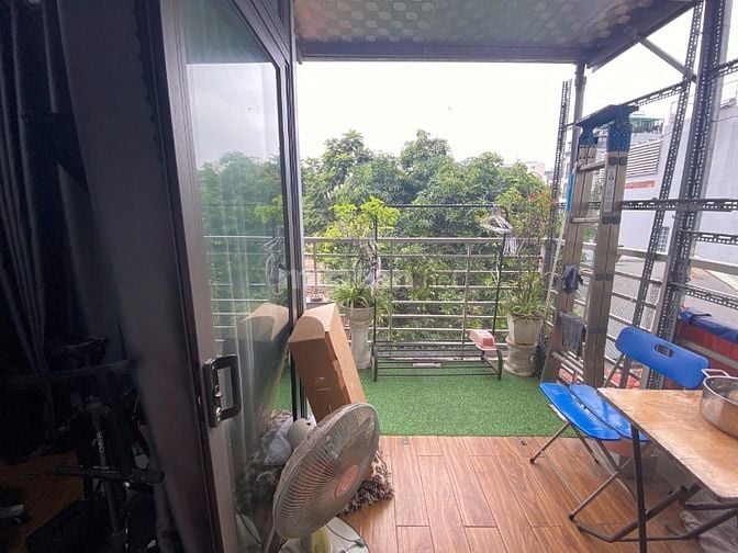 Cho thuê nhà trong khuôn viên biệt thự Pháp cổ mặt phố TRẦN QUỐC TOẢN