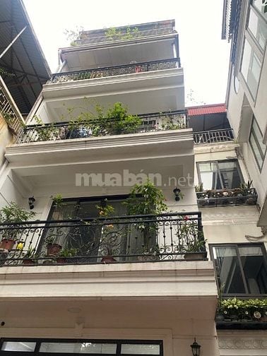 Cho thuê nhà trong khuôn viên biệt thự Pháp cổ mặt phố TRẦN QUỐC TOẢN