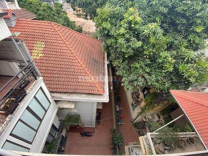 Cho thuê nhà trong khuôn viên biệt thự Pháp cổ mặt phố TRẦN QUỐC TOẢN