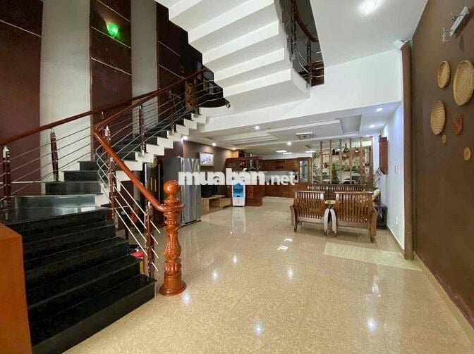 Nhà thuê phù hợp vp , mới sạch sẽ