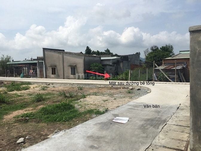 Bán 235,2 m đất hai mặt tiền đường nhựa khu dân cư 