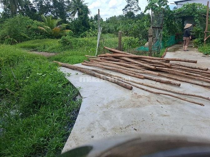 Đất bán 1.750m giá 800tr trọn thửa . Lộ xe 4 chỗ tới đất.có Điên nước 