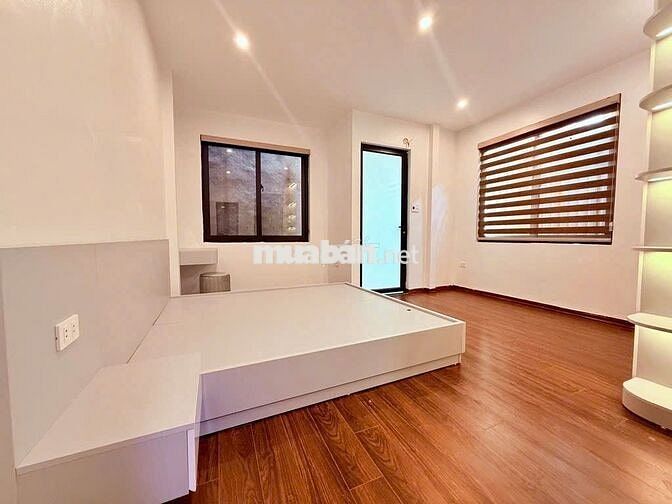 Bán nhà quận Tây Hồ, dân xây 5 tầng, 27m2, 7.95 tỷ