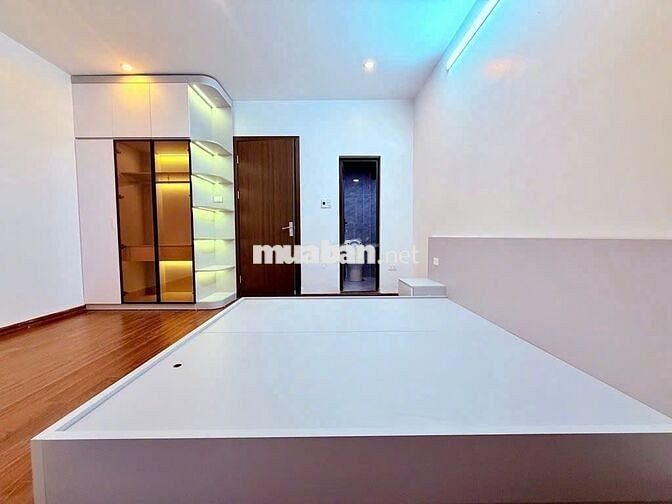 Bán nhà quận Tây Hồ, dân xây 5 tầng, 27m2, 7.95 tỷ