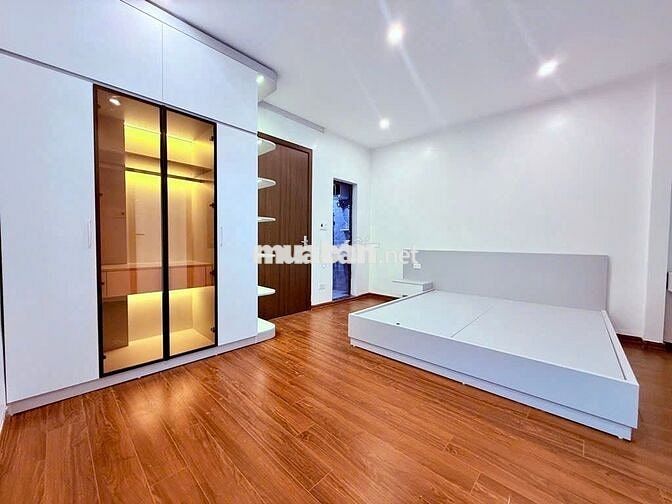 Bán nhà quận Tây Hồ, dân xây 5 tầng, 27m2, 7.95 tỷ