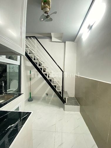 Bán nhà mới đẹp hẻm 4m – đường Trần Phú, Quận 5. Giá chỉ : 5.x tỷ