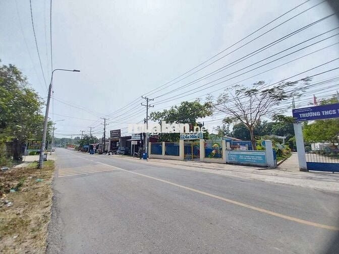 Nhà mặt tiền + nhà yến 3,5 lầu giá thỏa thuận