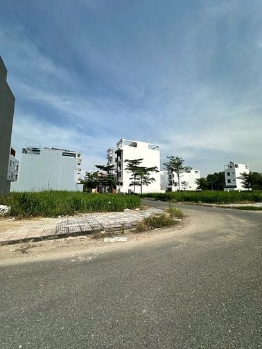 Chính chủ bán gấp Nhà KDC Sài Gòn South. DT: 181m2. Giá: 48 tr/m2 tính