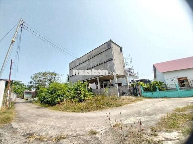 Nhà mặt tiền + nhà yến 3,5 lầu giá thỏa thuận