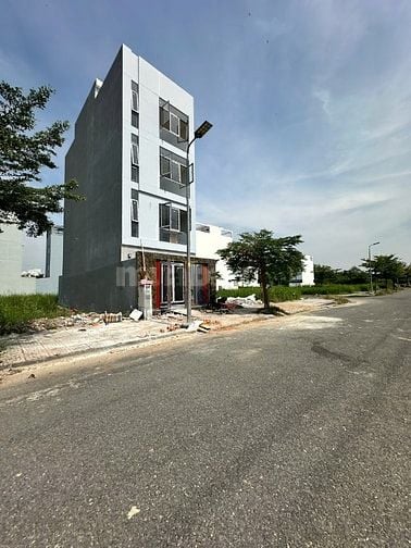 Chính chủ bán gấp Nhà KDC Sài Gòn South. DT: 181m2. Giá: 48 tr/m2 tính