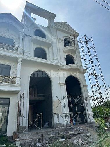 Chính chủ bán gấp Nhà KDC Sài Gòn South. DT: 181m2. Giá: 48 tr/m2 tính