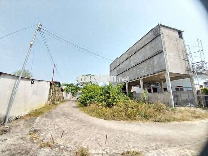 Nhà mặt tiền + nhà yến 3,5 lầu giá thỏa thuận