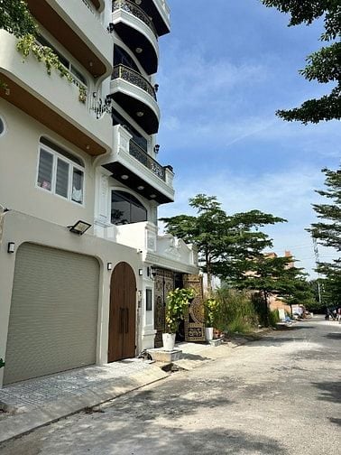 Chính chủ bán gấp Nhà KDC Sài Gòn South. DT: 181m2. Giá: 48 tr/m2 tính