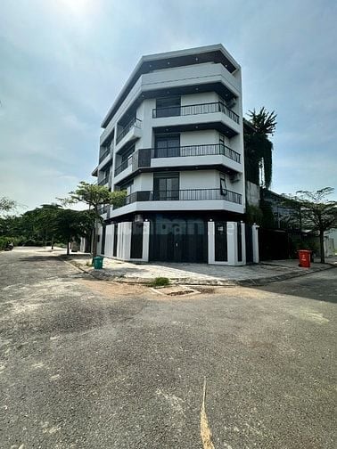 Chính chủ bán gấp Nhà KDC Sài Gòn South. DT: 181m2. Giá: 48 tr/m2 tính