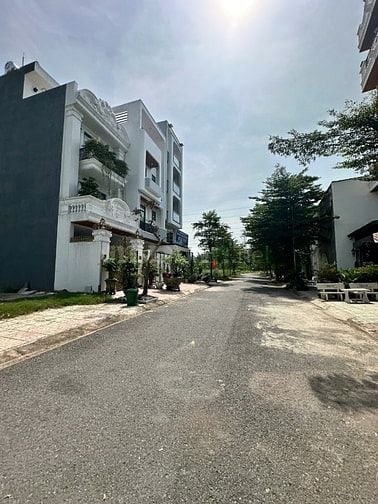 Chính chủ bán gấp Nhà KDC Sài Gòn South. DT: 181m2. Giá: 48 tr/m2 tính